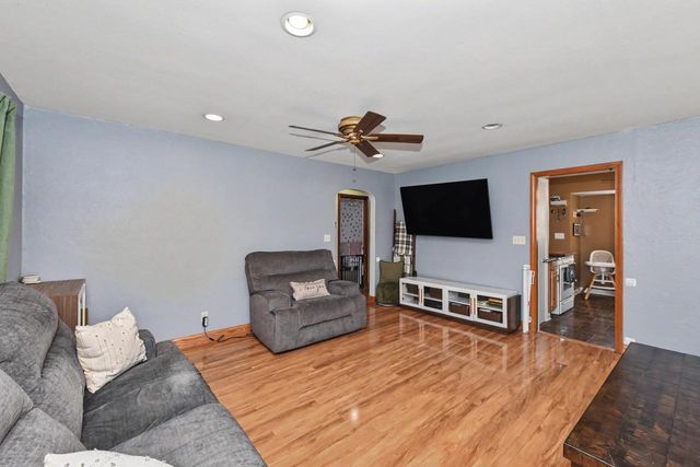 8714 W Hayes AVENUE, West Allis, WI 53227