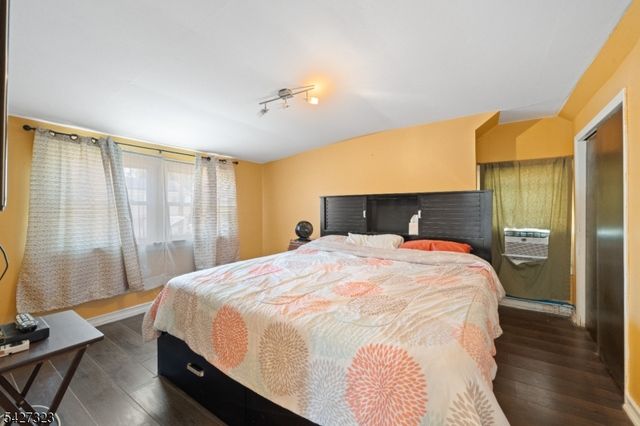 9 Leopold Ter, Clifton City, NJ 07011