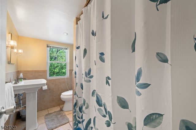 9 Leopold Ter, Clifton City, NJ 07011