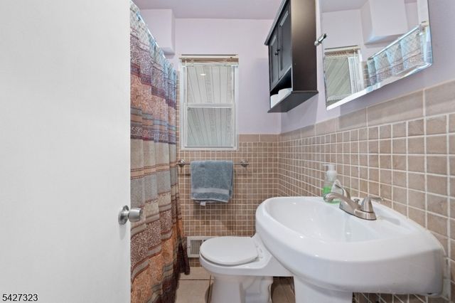 9 Leopold Ter, Clifton City, NJ 07011