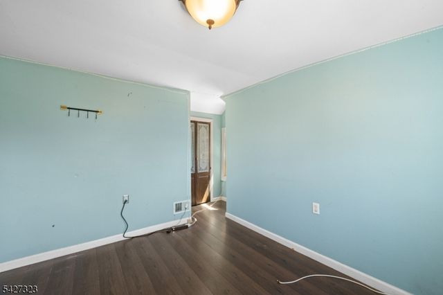 9 Leopold Ter, Clifton City, NJ 07011