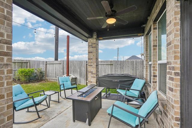 415 Barrios Bay Lane, La Porte, TX 77571