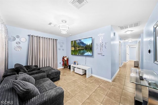1243 Earnest ST E, Lehigh Acres, FL 33974