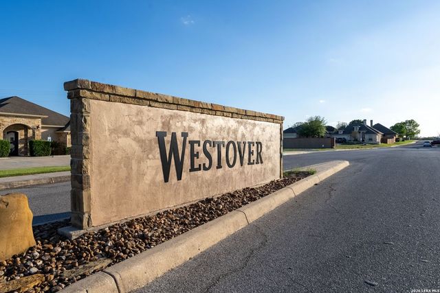 104 S Elise Dr, La Vernia, TX 78121