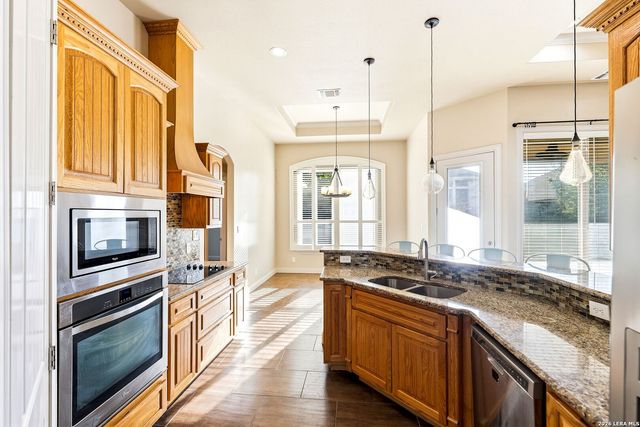 104 S Elise Dr, La Vernia, TX 78121