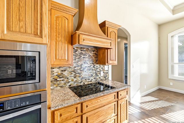 104 S Elise Dr, La Vernia, TX 78121