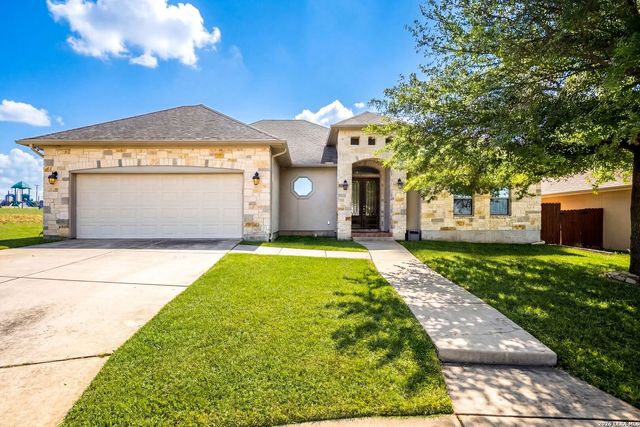 104 S Elise Dr, La Vernia, TX 78121
