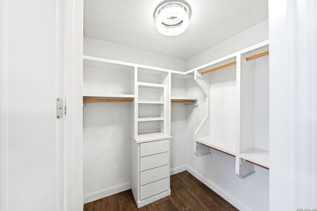 104 S Elise Dr, La Vernia, TX 78121