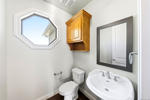 104 S Elise Dr, La Vernia, TX 78121