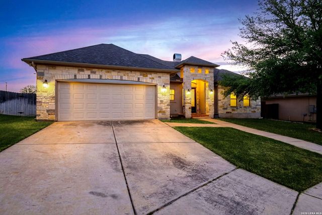 104 S Elise Dr, La Vernia, TX 78121