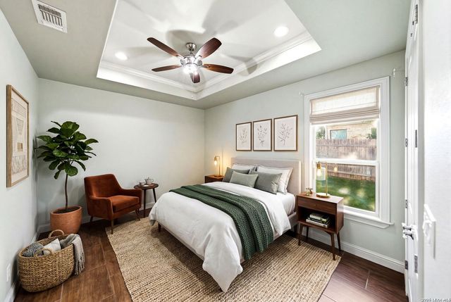 104 S Elise Dr, La Vernia, TX 78121