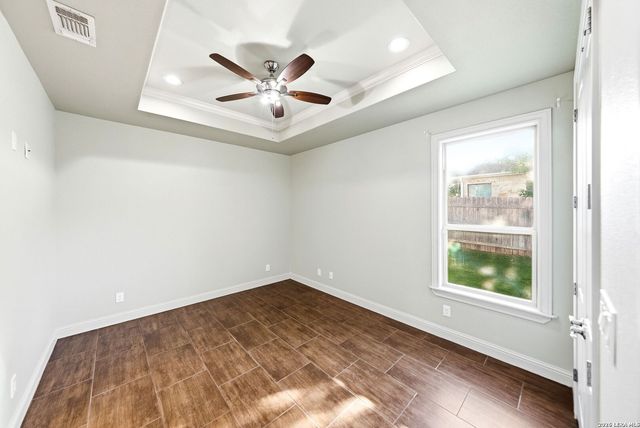 104 S Elise Dr, La Vernia, TX 78121