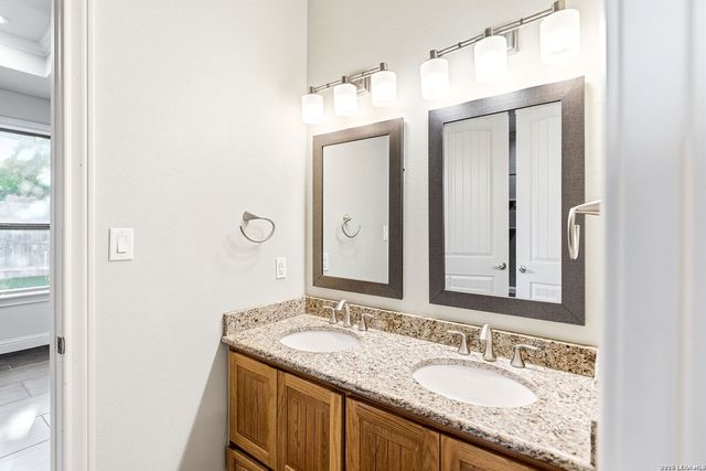 104 S Elise Dr, La Vernia, TX 78121