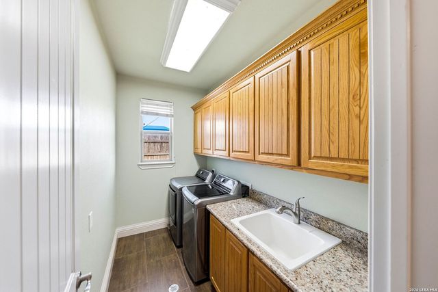 104 S Elise Dr, La Vernia, TX 78121