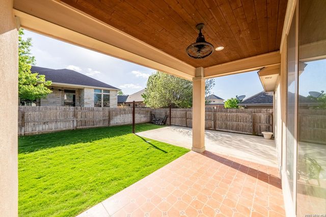 104 S Elise Dr, La Vernia, TX 78121