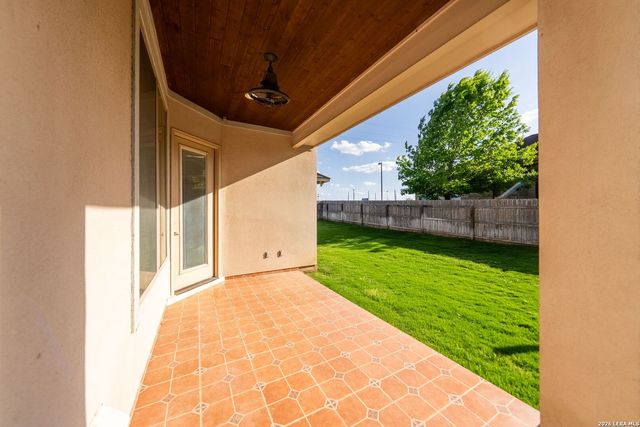 104 S Elise Dr, La Vernia, TX 78121