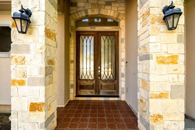 104 S Elise Dr, La Vernia, TX 78121