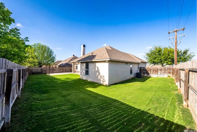 104 S Elise Dr, La Vernia, TX 78121