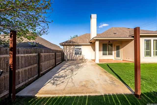 104 S Elise Dr, La Vernia, TX 78121