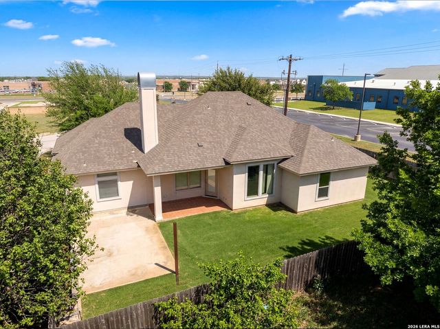 104 S Elise Dr, La Vernia, TX 78121