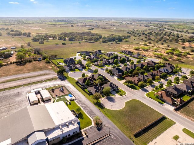 104 S Elise Dr, La Vernia, TX 78121