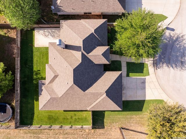 104 S Elise Dr, La Vernia, TX 78121