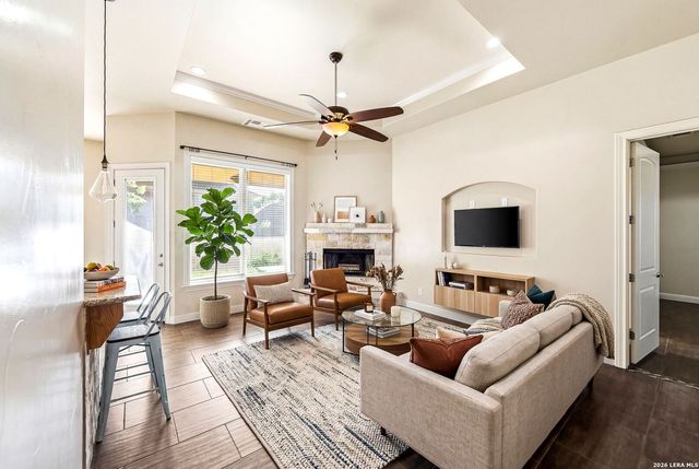 104 S Elise Dr, La Vernia, TX 78121