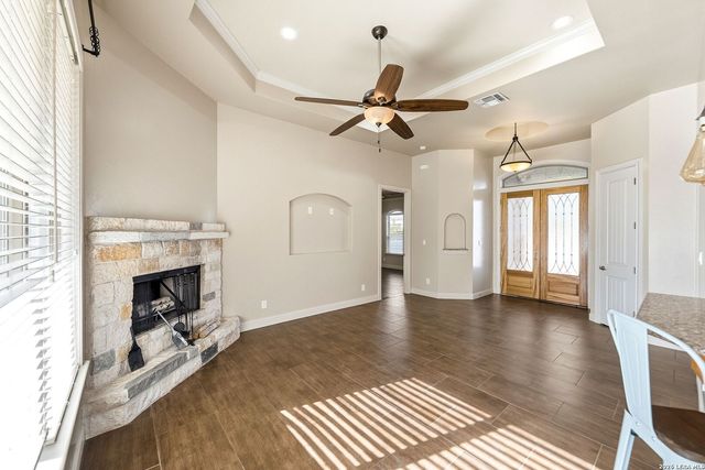 104 S Elise Dr, La Vernia, TX 78121