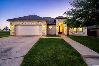 104 S Elise Dr, La Vernia, TX 78121