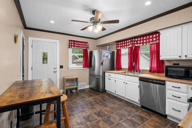 1920 Walling Court, Davenport, IA 52803