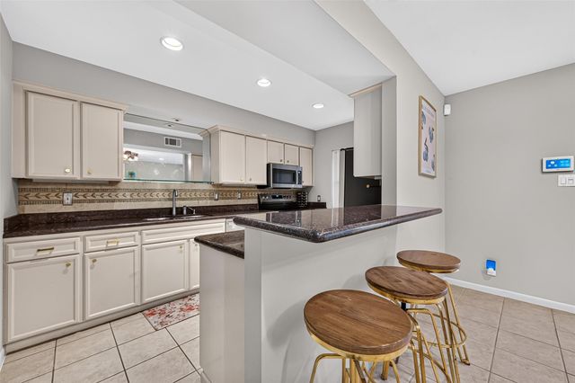 2133 Winrock Boulevard 34, Houston, TX 77057