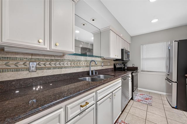 2133 Winrock Boulevard 34, Houston, TX 77057