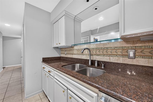 2133 Winrock Boulevard 34, Houston, TX 77057