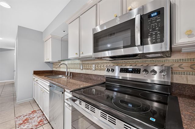 2133 Winrock Boulevard 34, Houston, TX 77057