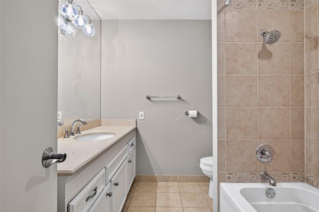 2133 Winrock Boulevard 34, Houston, TX 77057