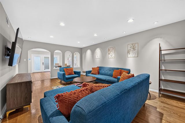 2133 Winrock Boulevard 34, Houston, TX 77057