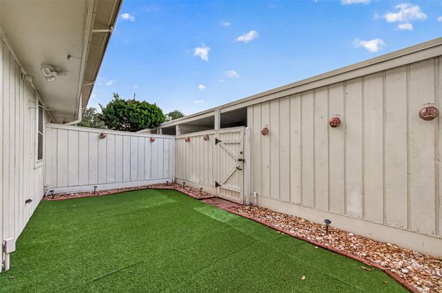 2133 Winrock Boulevard 34, Houston, TX 77057