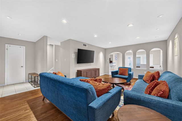 2133 Winrock Boulevard 34, Houston, TX 77057