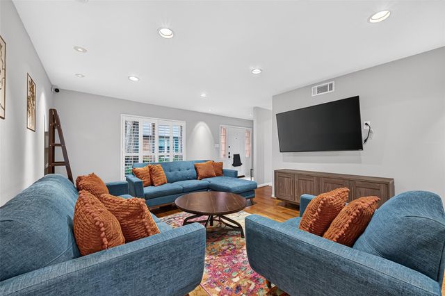 2133 Winrock Boulevard 34, Houston, TX 77057
