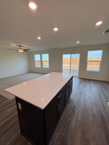 2948 Bay Hill Drive, Tulare, CA 93274