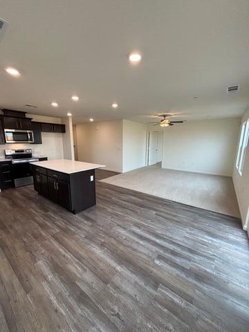 2948 Bay Hill Drive, Tulare, CA 93274