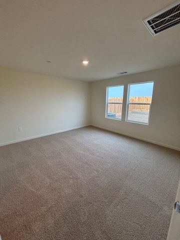 2948 Bay Hill Drive, Tulare, CA 93274