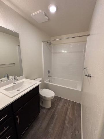 2948 Bay Hill Drive, Tulare, CA 93274