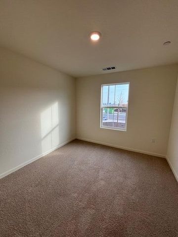 2948 Bay Hill Drive, Tulare, CA 93274