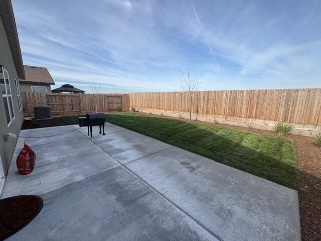 2948 Bay Hill Drive, Tulare, CA 93274