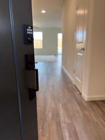 2948 Bay Hill Drive, Tulare, CA 93274