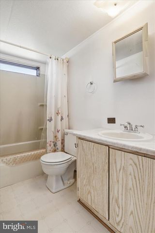 3919 FAIRVIEW DR, Berkeley Springs, WV 25411