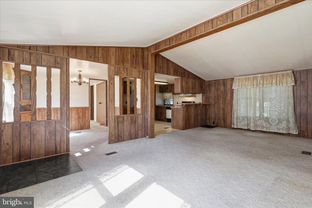 3919 FAIRVIEW DR, Berkeley Springs, WV 25411