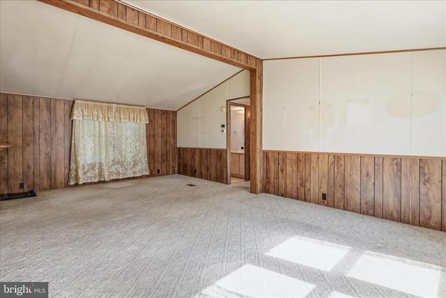 3919 FAIRVIEW DR, Berkeley Springs, WV 25411