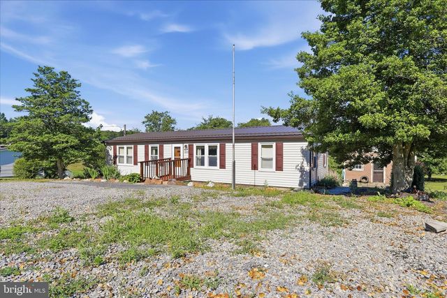 3919 FAIRVIEW DR, Berkeley Springs, WV 25411